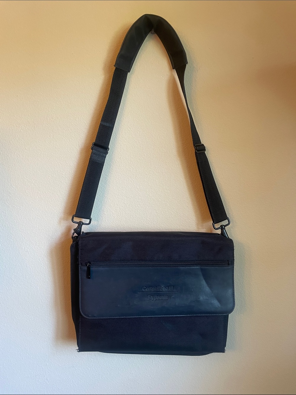 Black Crossbody Messenger Bag - Unbranded laptop case